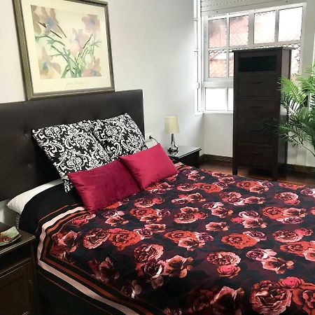 Apartamento Casco Historico Apartment ซานติอาโก เด กอมโปสเตลา ภายนอก รูปภาพ